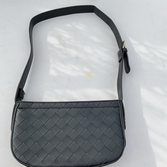 London Fog Gray Quilted Shoulder Bag - Picture 2 of 4